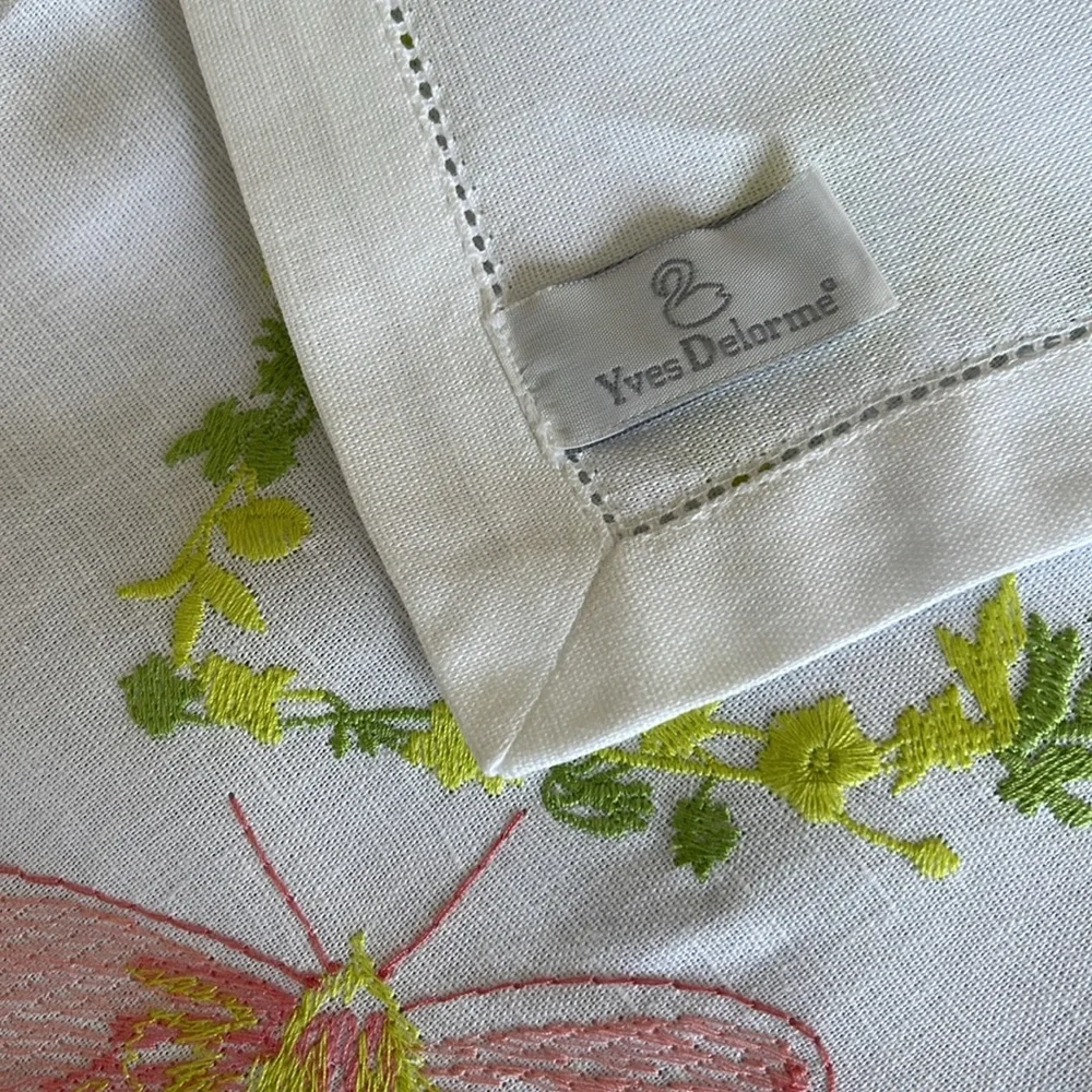 BUTTERFLY EMBROIDERED LINEN HAND TOWEL